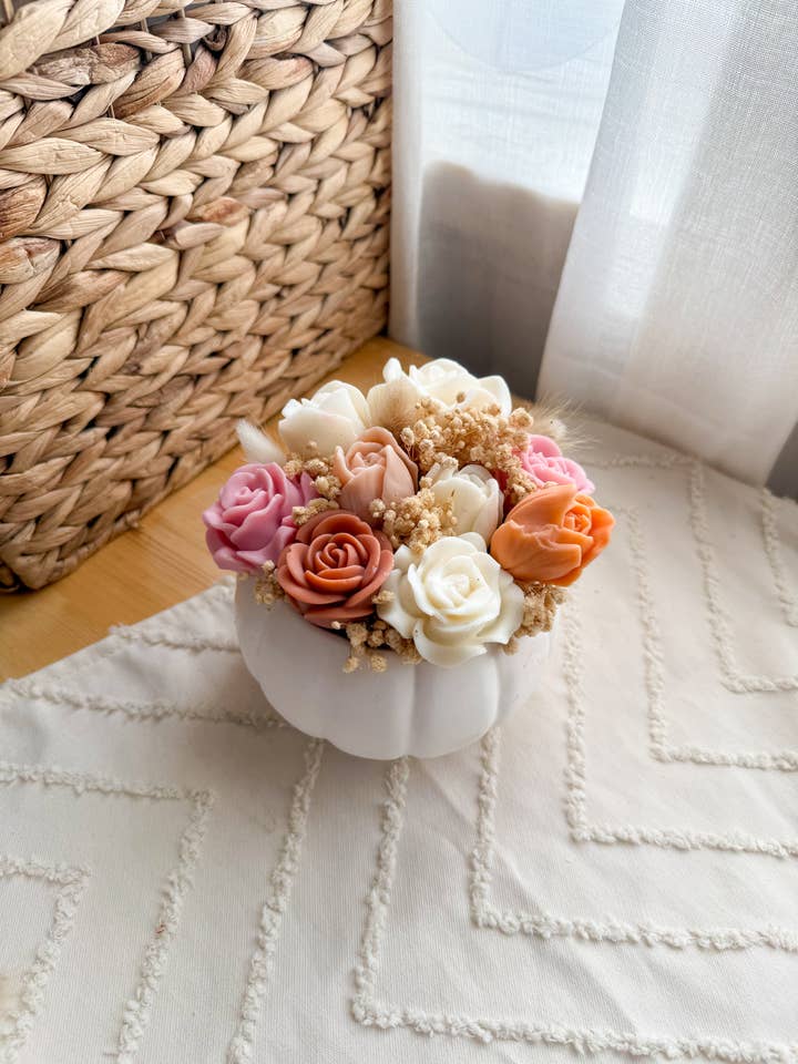 Serenes Blumenarrangement für den Großhandel von Mísis Handmade Home decor