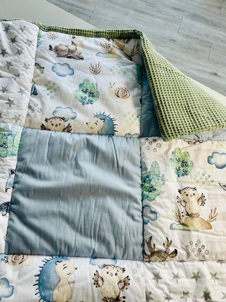 Manta de juego "Animales del bosque" – Manta para bebé en diseño patchwork para venta al por mayor de Küstenfieber®