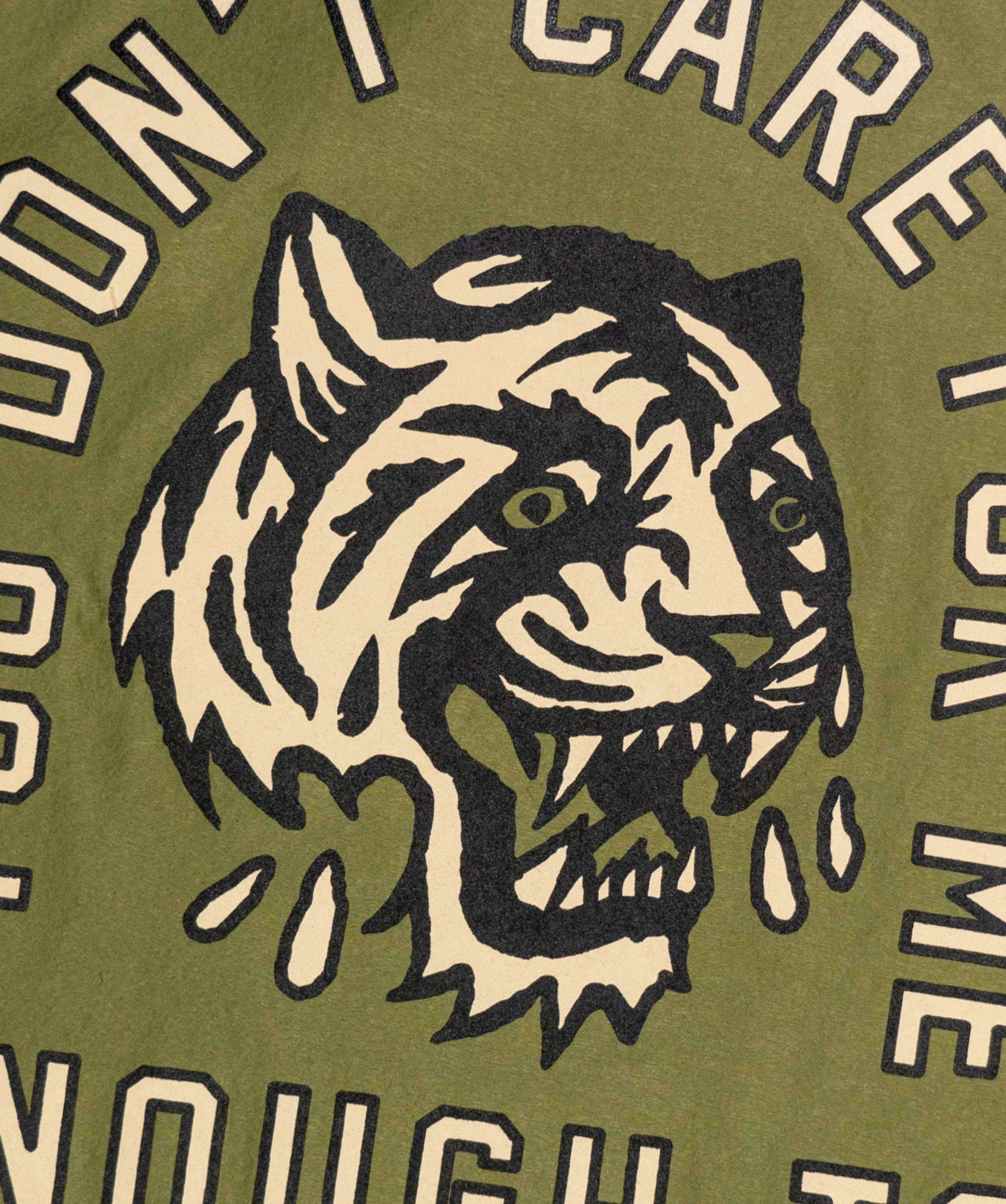 Oxford Pennant - Vente Drapeaux - PRÉVENTE : Tu ne tiens pas assez à moi pour pleurer Drapeau de camp • John Moreland x Oxford Pennant3