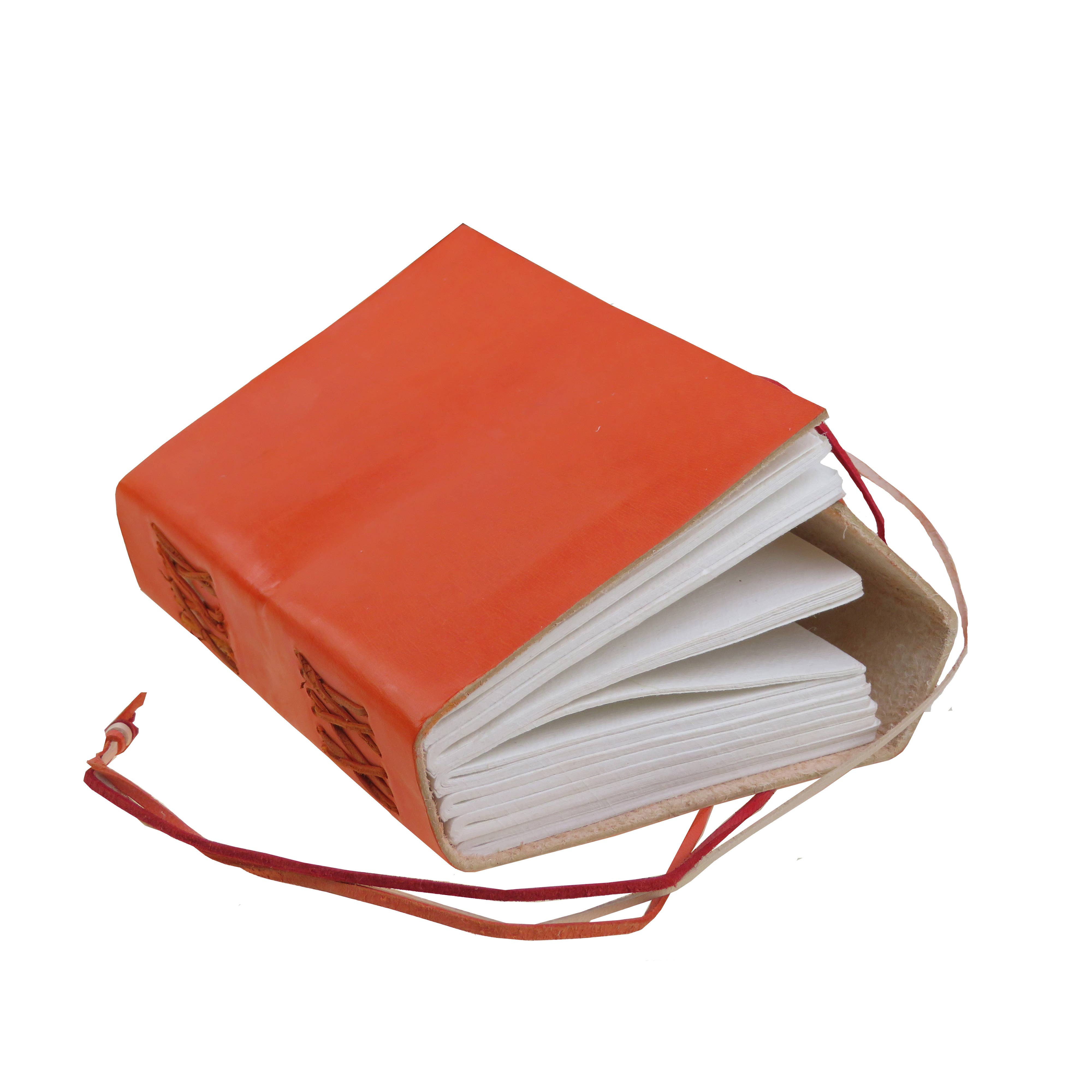 Epigram - Vendita all'ingrosso Diari/agende - Quaderno da avventura in pelle e carta artigianale con chiusura a legaccio2