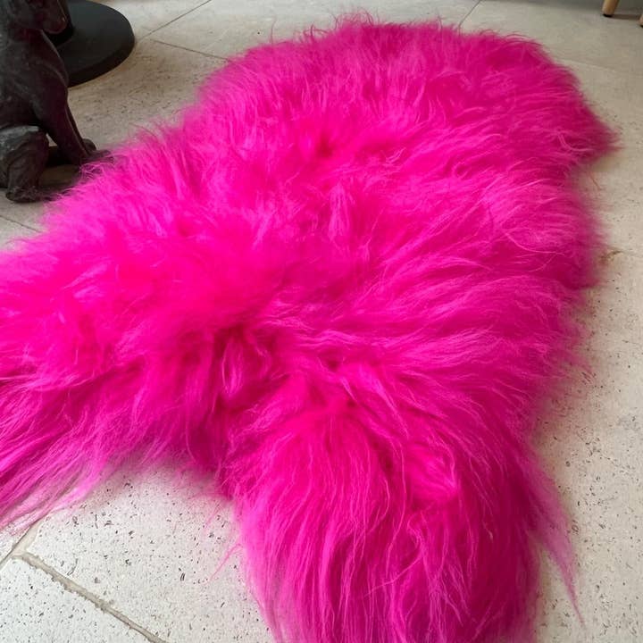 Wildash London - Wholesale Retailer Display - Home & Living - Icelandic Hot Pink Sheepskin Rug Throw 100-110cm L