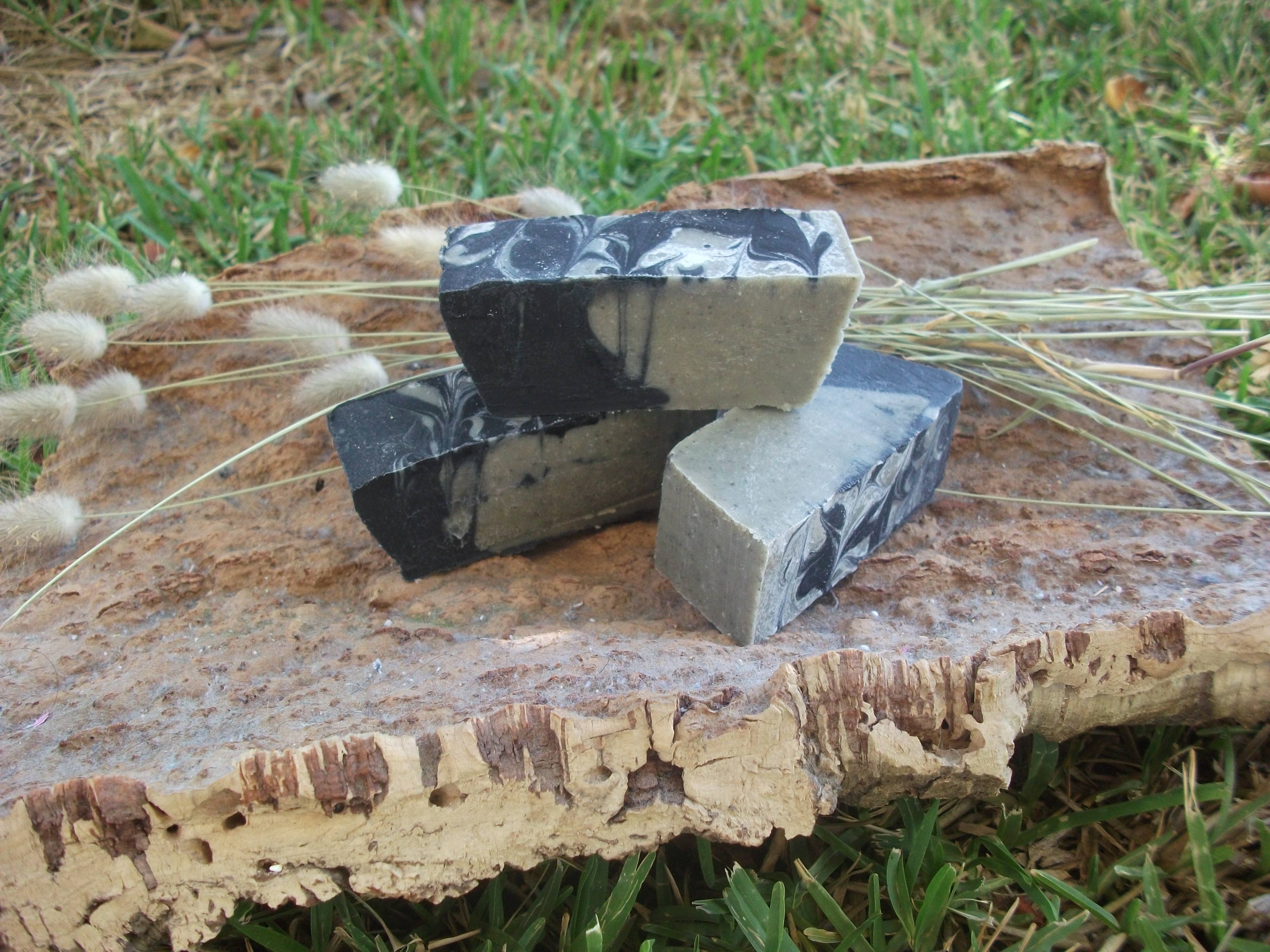 Da Minha Casinha - Wholesale Bar Soap - Handmade Green Clay and Charcoal Soap1