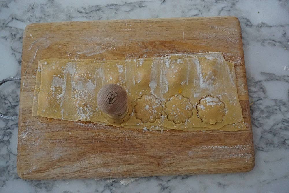 LA GONDOLA - Wholesale Kitchen Tool/Gadget - Round Ravioli Pasta Cutter,Ravioli Stamp  Festooned 50mm 3