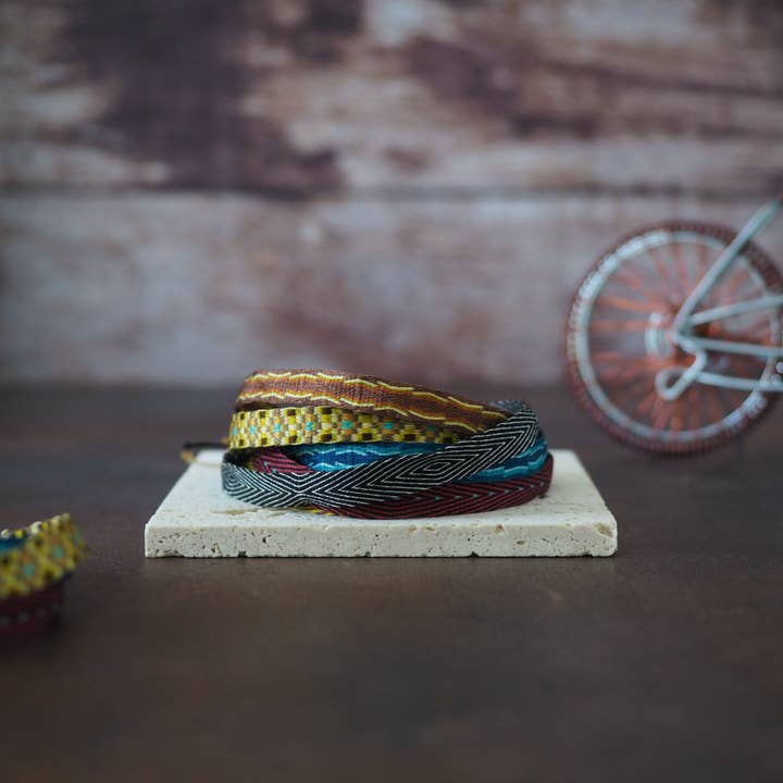 Makarla - Handmade Colombian Jewelry - Venta al por mayor Pulseras tejidas/trenzadas - Pulsera Surfer para hombre | Pulsera impermeable | Mostaza