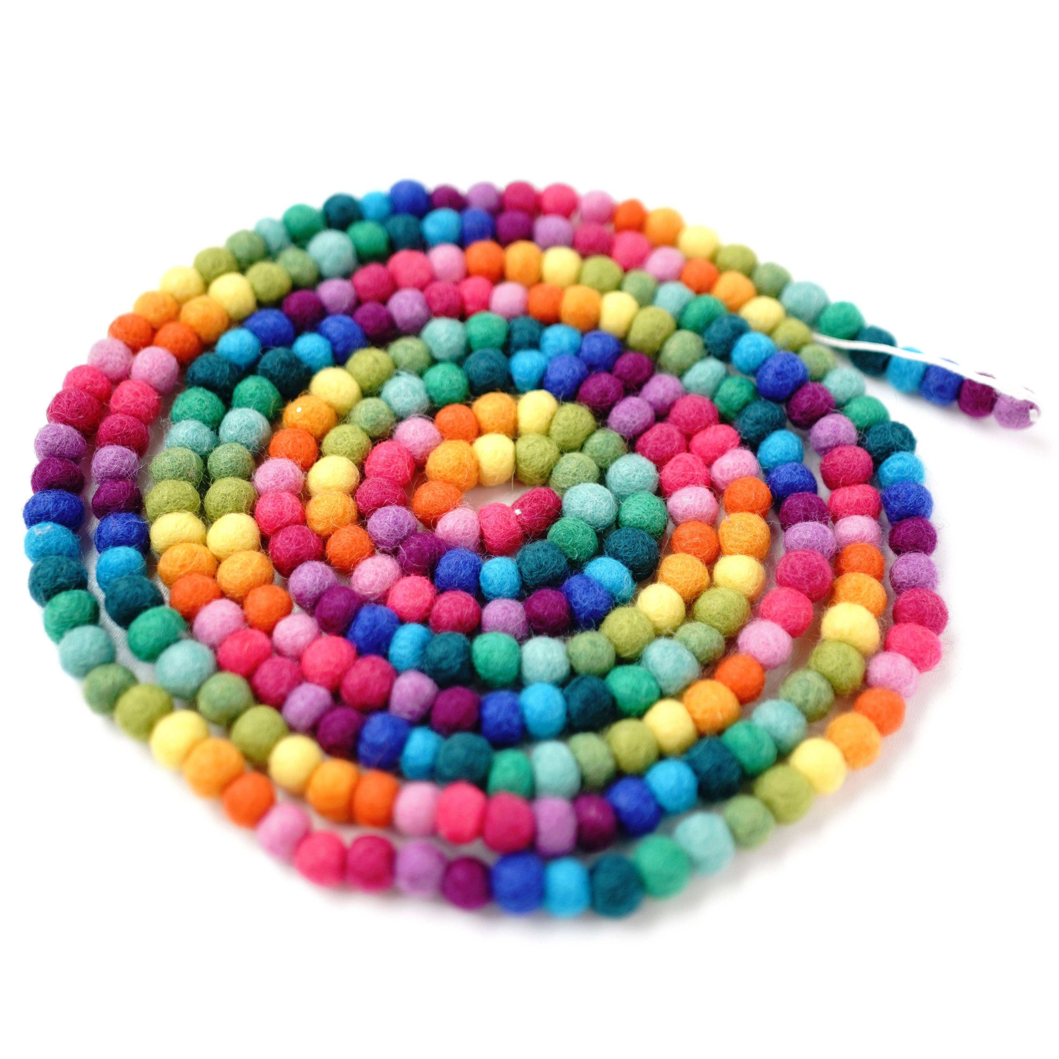 Decomod – wholesale Bunting/Krans – Mini filt bollslinga 1 cm bollar ca 300 bollar 3 meter lång4