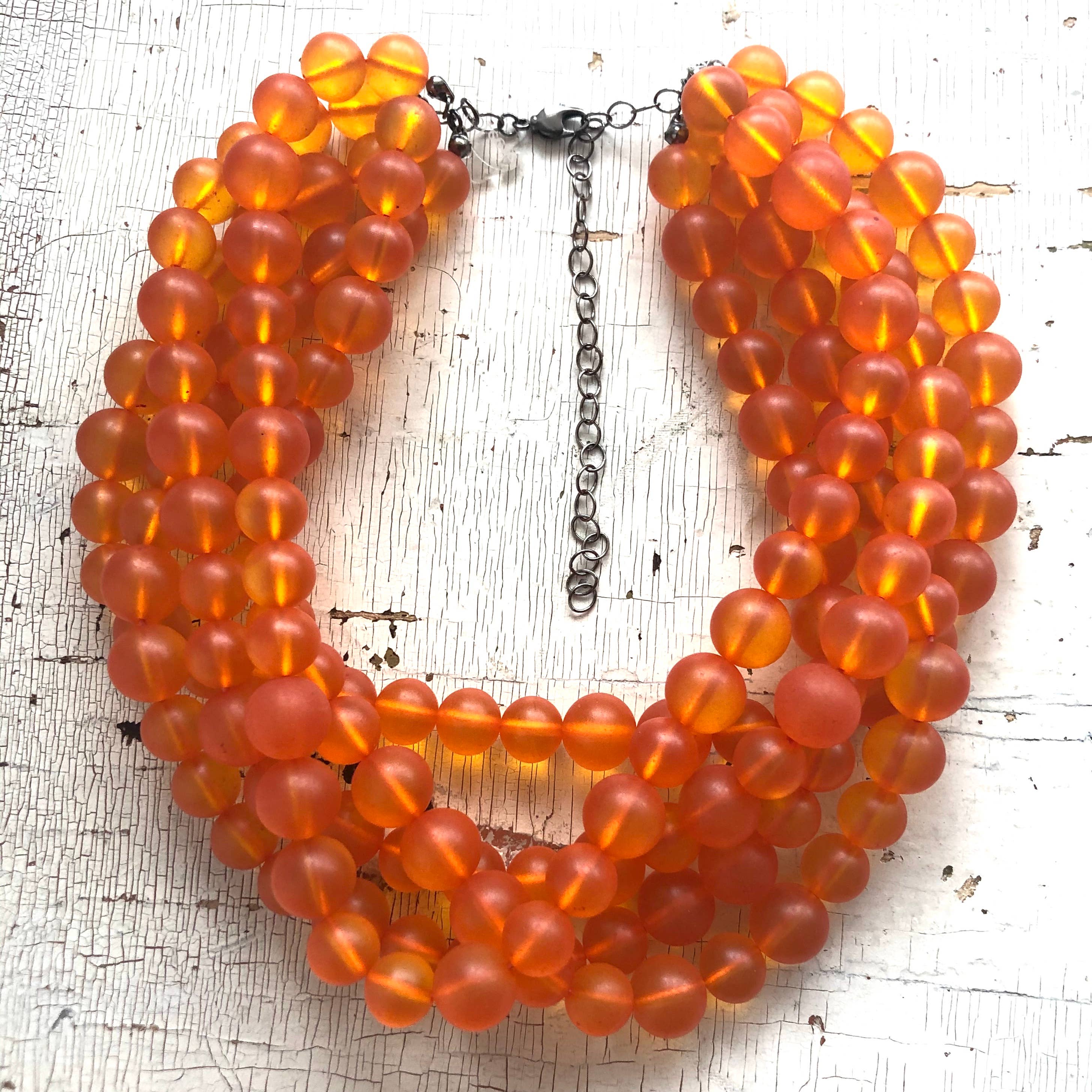 Leetie Lovendale - Vente Collier de perles - Collier Sylvie avec perles de lucite orange givré3