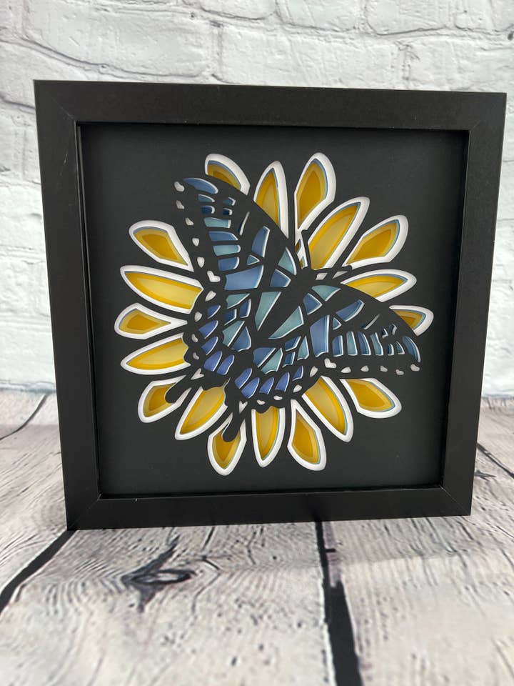 Boîte à ombres en papier 3D avec papillon bleu pour la vente par Olivia Reagan Designs