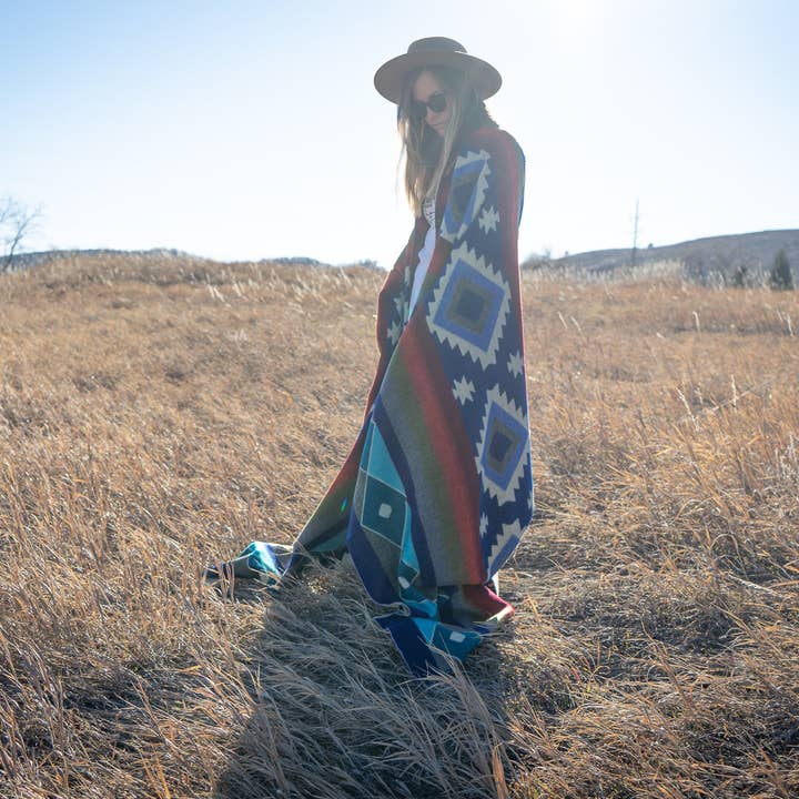 Alpaca Threadz – wholesale Throw blanket – Andean Alpaca Wool Blanket - Ocean Breeze - Light Blue/Dark