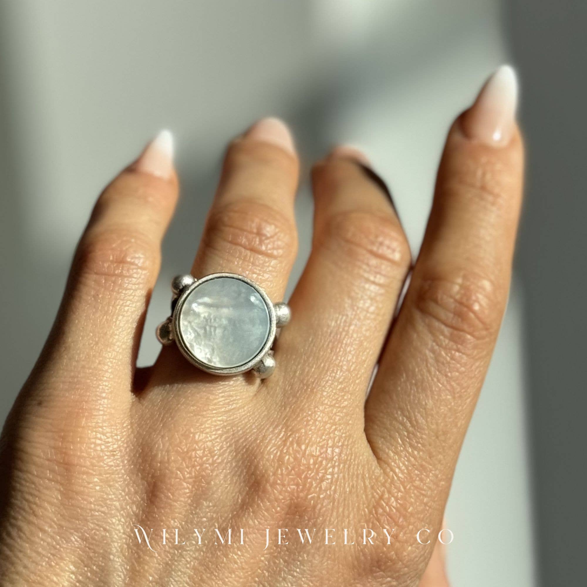 WILYMI Jewelry Co - Wholesale Cocktail/Statement Ring - Mother of Pearl Ring | 15mm Round Cut | Silver Plated4