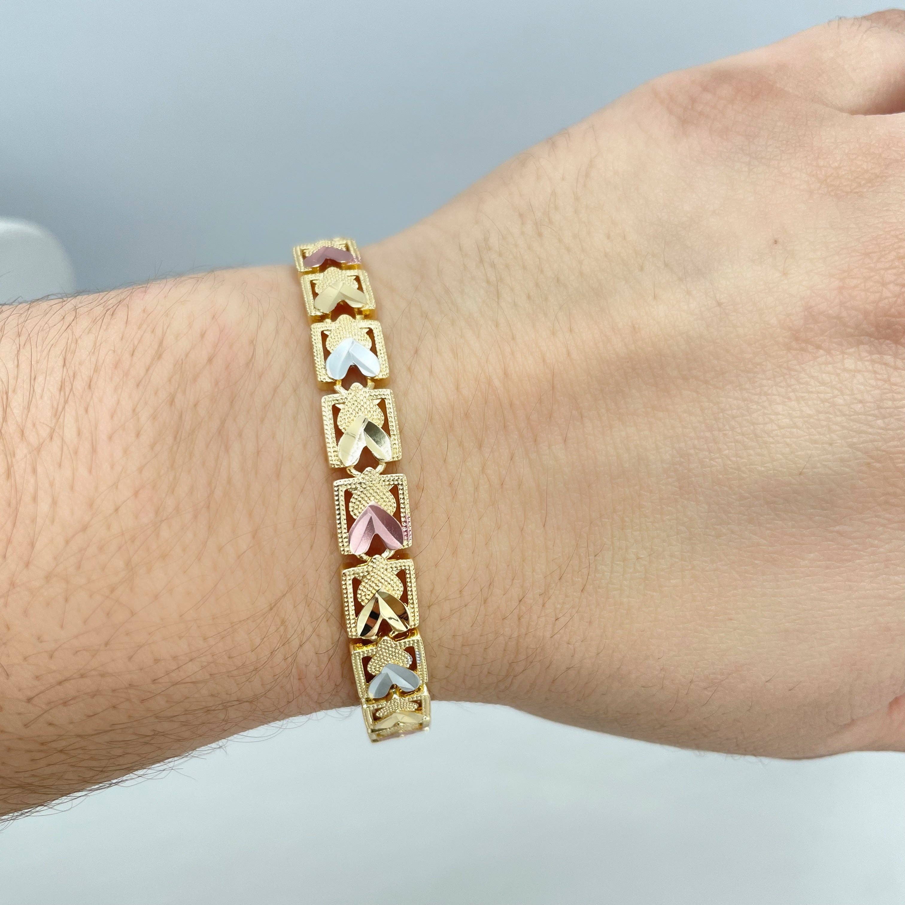 Luxus Accessories – Pulseira de elo e corrente por atacado – Pulseira de corações duplos tri-tons preenchida em ouro 18k com cordão recortado em forma quadrada1