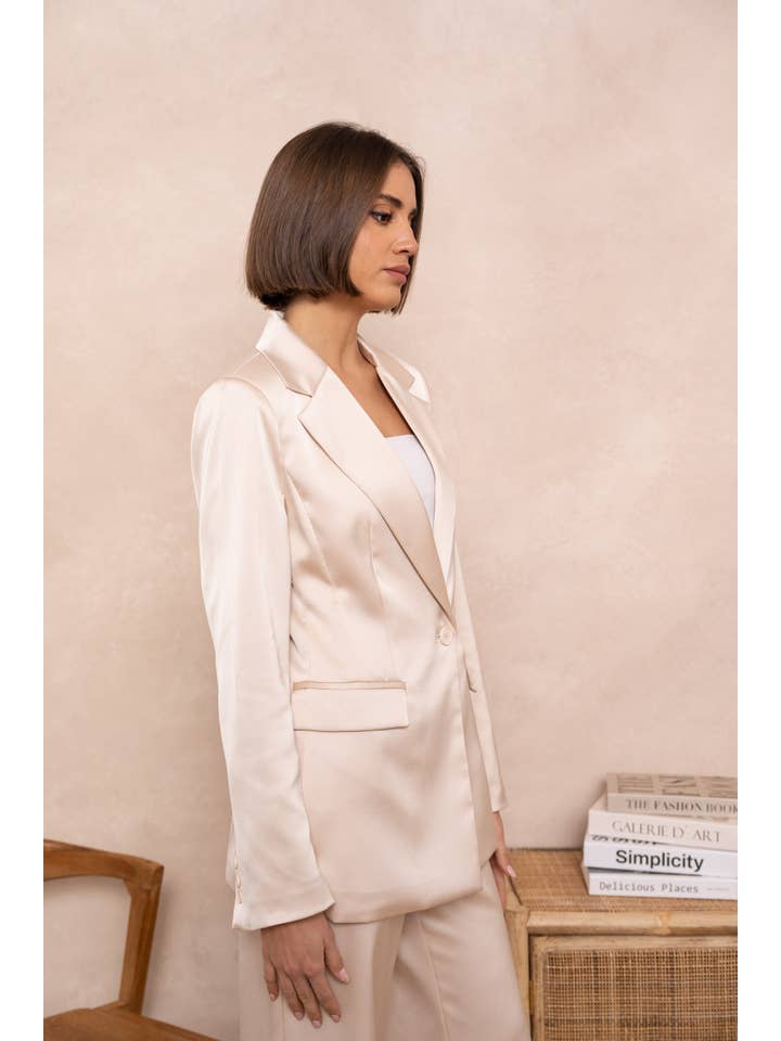 Attentif Paris - Vente Veste de tailleur – femme - Veste cintrée unie en satin12
