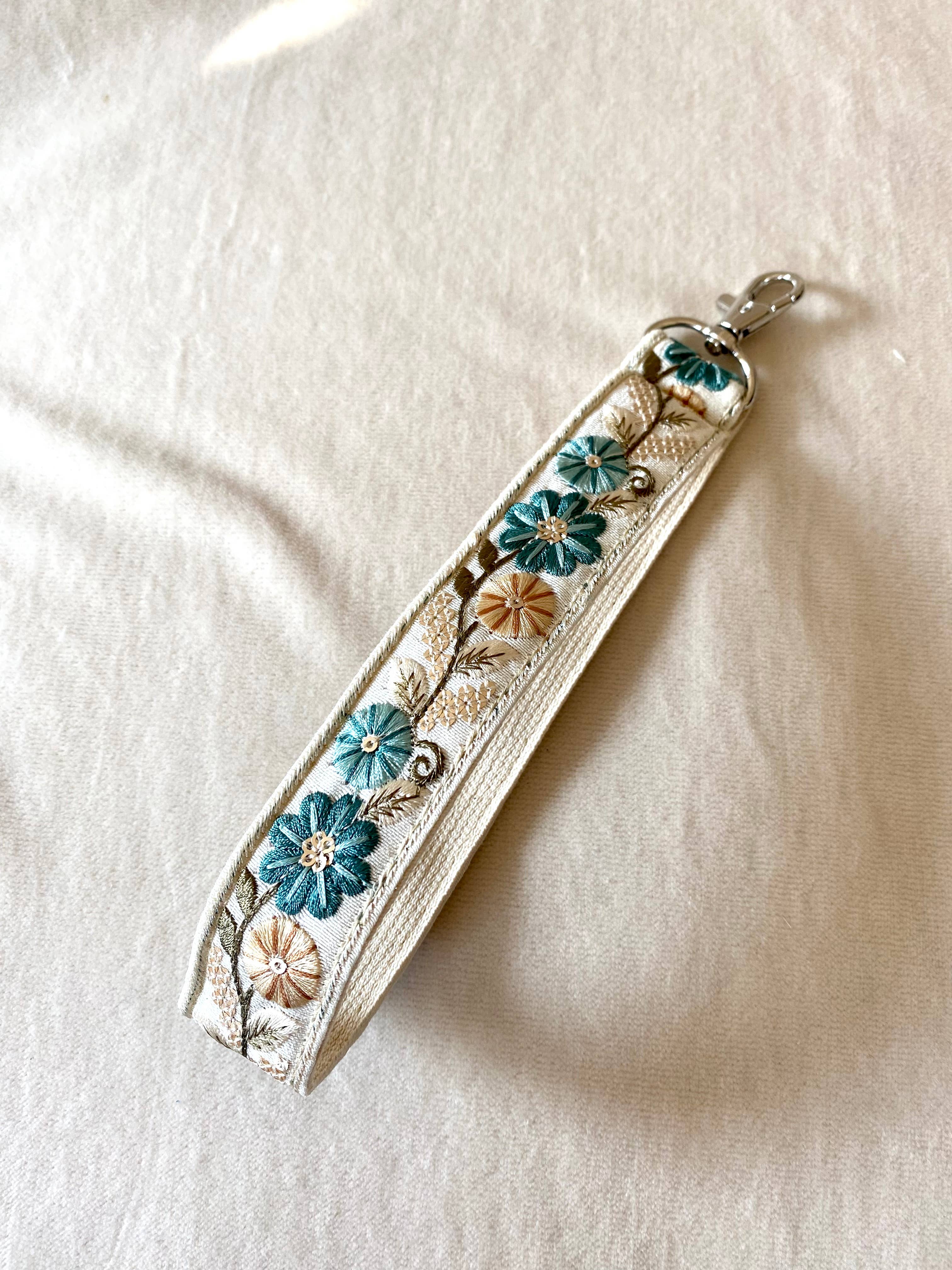 Temple of Treasure – Großhandel Handyhüllen-Band – Handgefertigte Telefonkordel/Taschenanhänger/Langer Schlüsselanhänger – Blau2