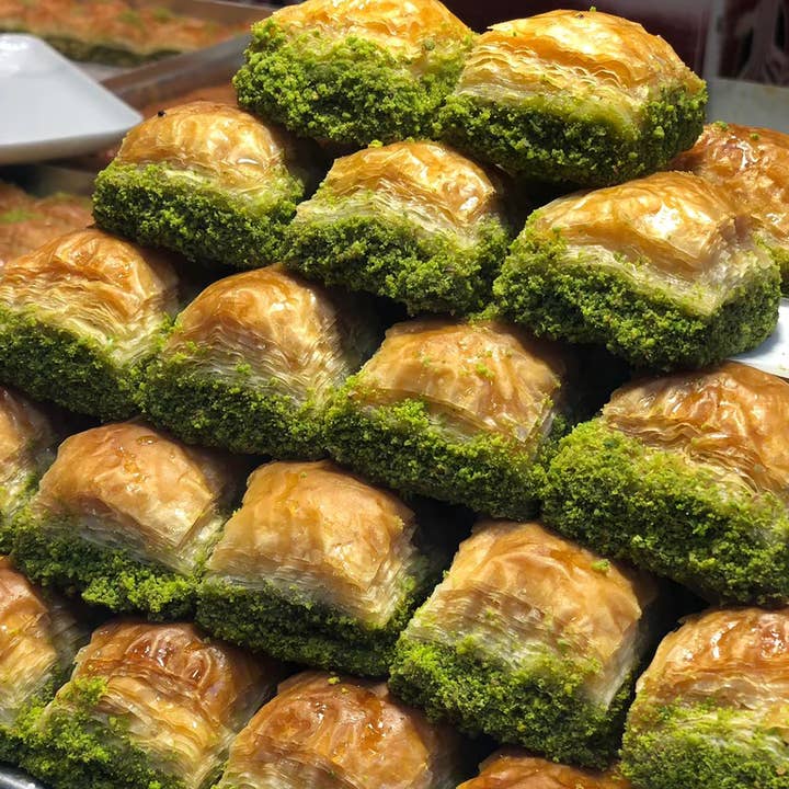 Aladdin - Wholesale Cookie - Asi Kunefeleri | Lasting Pistachio Baklava Tray1