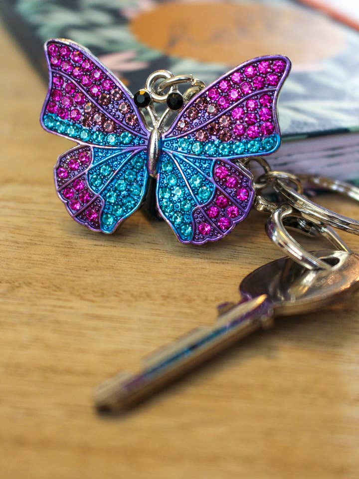 Portachiavi grande con diamante rosa e blu a forma di farfalla per la vendita all'ingrosso da parte di Wildtouch