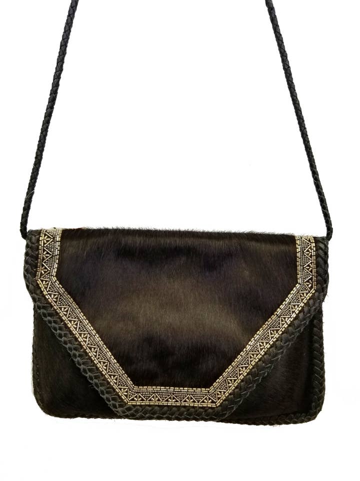 CLUTCH MIT BÖHMISCHEM HAAR AUF LEDER UND METALLARBEIT #FAND 5001 für den Großhandel von Ricki designs