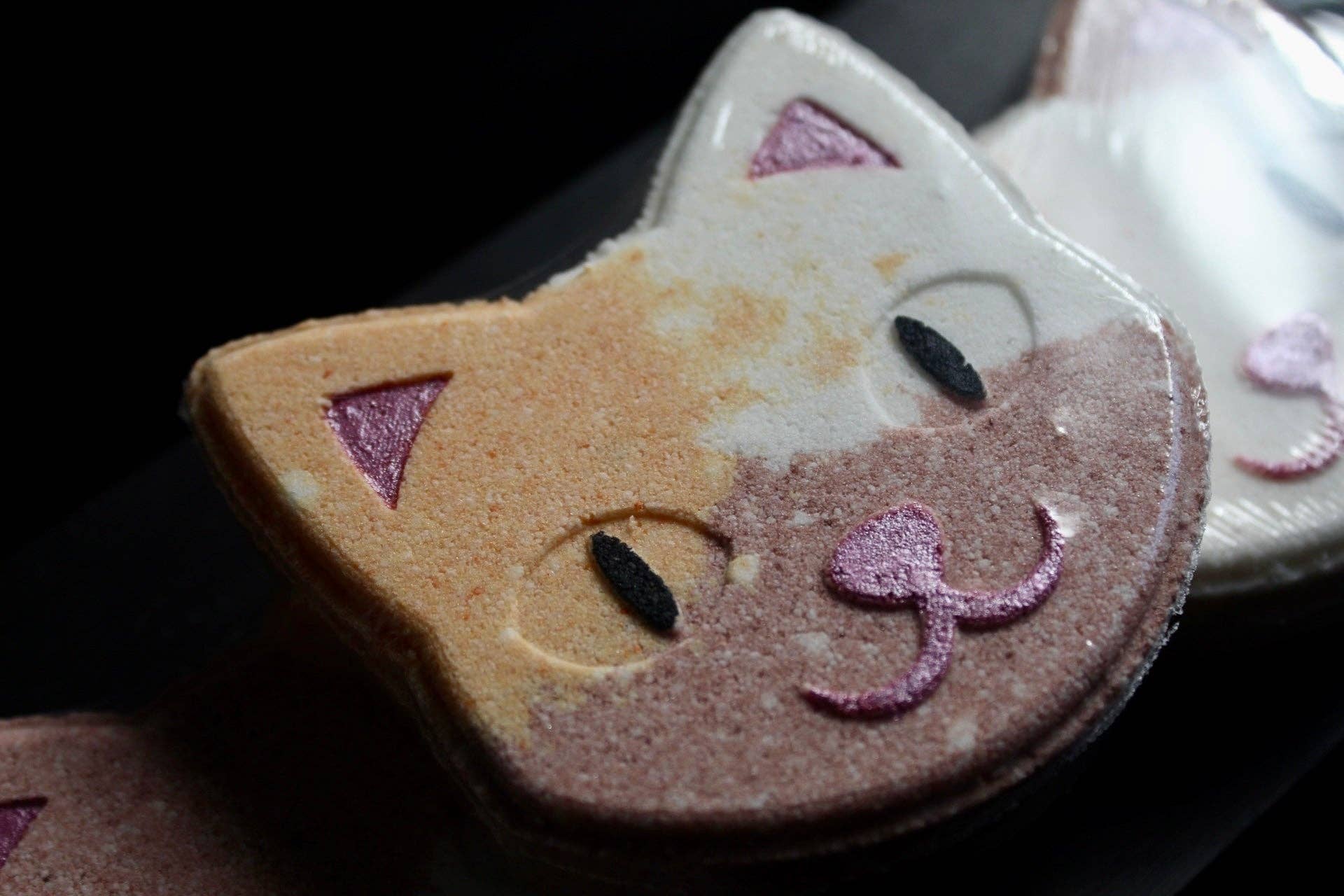 Wicked Bubbles LLC - Wholesale Bath Bomb/Fizz - Bath bomb - 6.5 oz - Cat10
