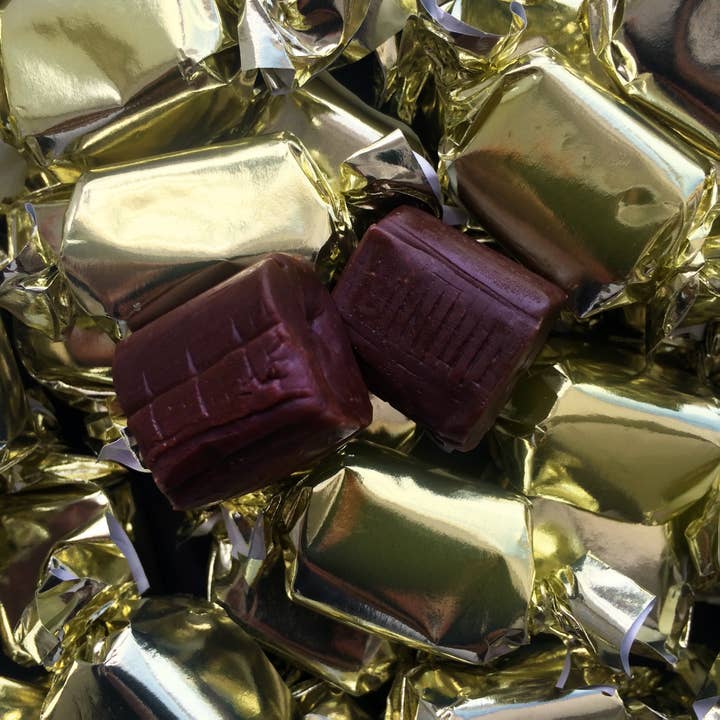 Churchill's Confectionery – wholesale Fudge – Victorian Hot Air Balloon Red1