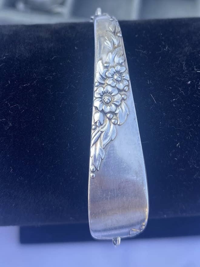 Bracelet Endearance pour la vente par Fly Me To The Spoon