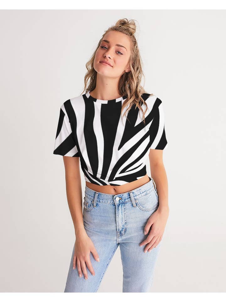 weiße Grundfarbe Zebra, kurz geschnittenes Damen-T-Shirt mit verdrehter Vorderseite für den Großhandel auf Faire