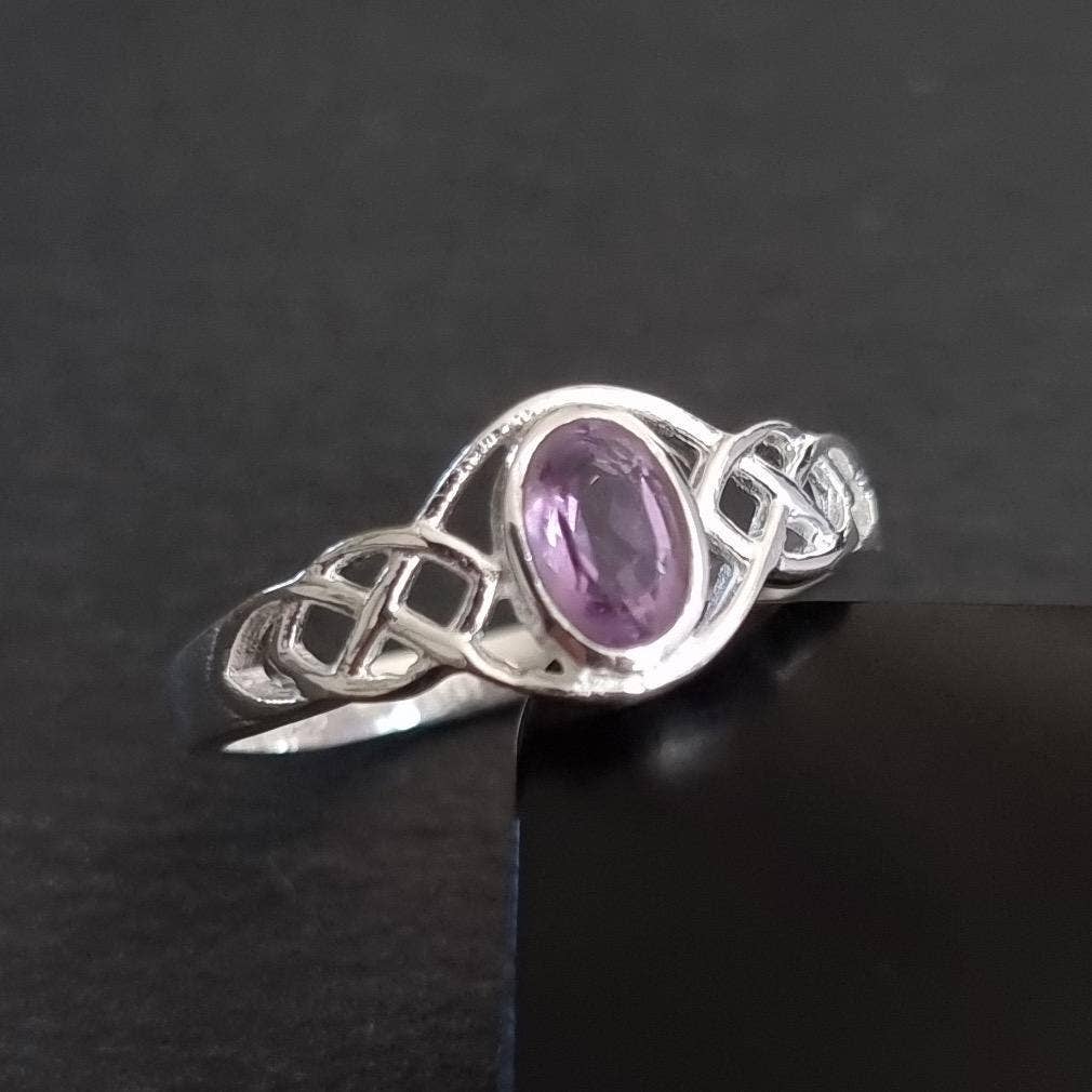 Mistry Gems - Wholesale Ring met een steen/solitaire ring - Keltische Knoop Facetgeslepen Amethist Ring | 925 Sterling Zilver2