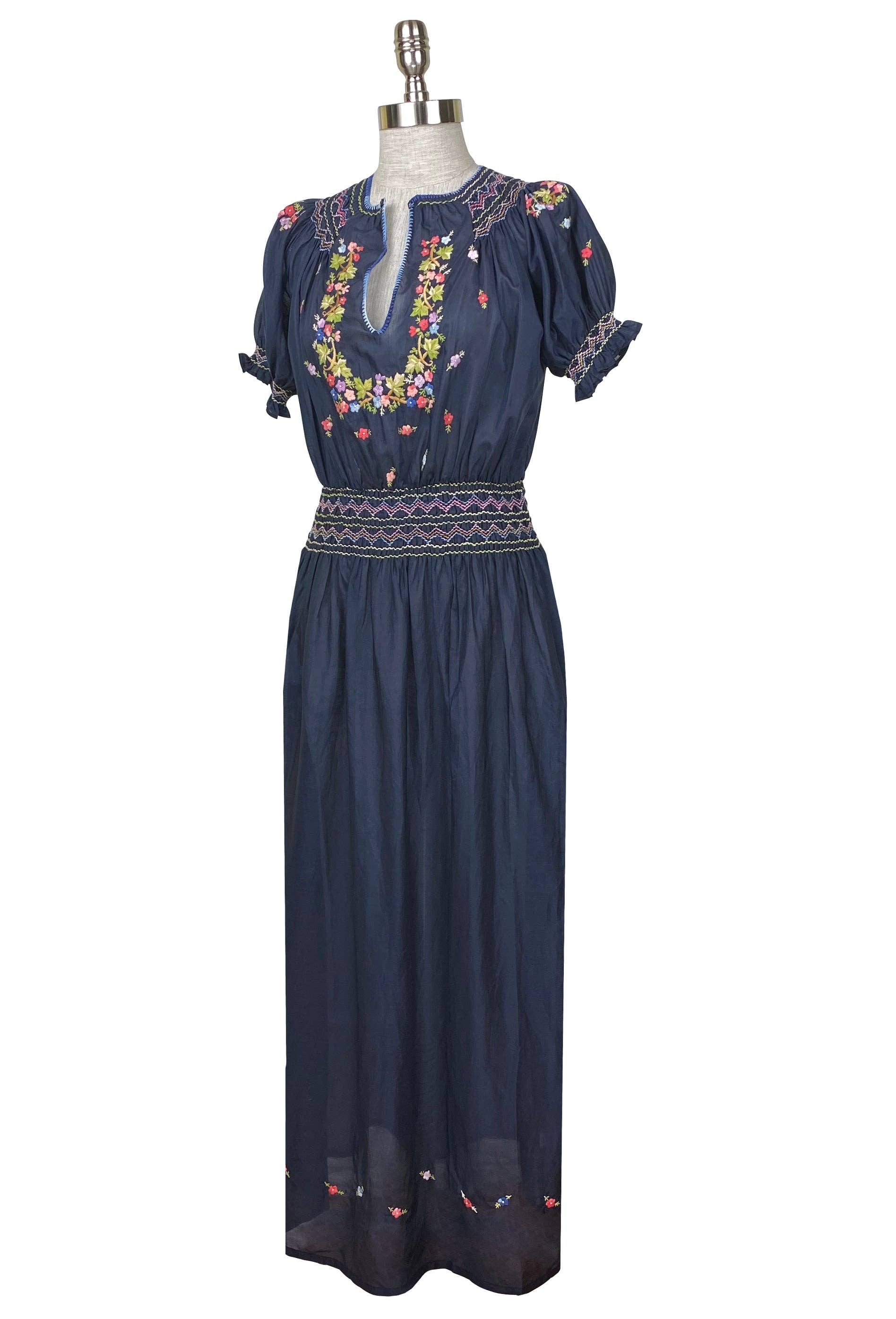 J. Marin Co. - Venta al por mayor Vestido - Mujer - Vestido maxi bohemio bordado estilo vintage de los años 30 - Azul marino1
