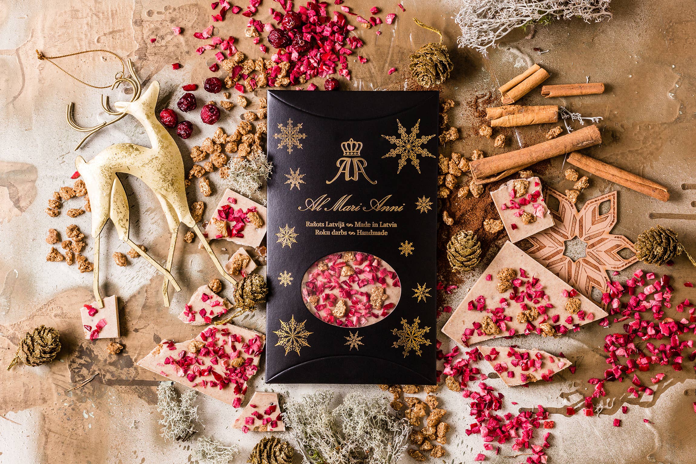 Al Mari Anni - Wholesale Chocolate - White Chocolate Bar with Cranberry, Cinnamon & Gold Crunchy