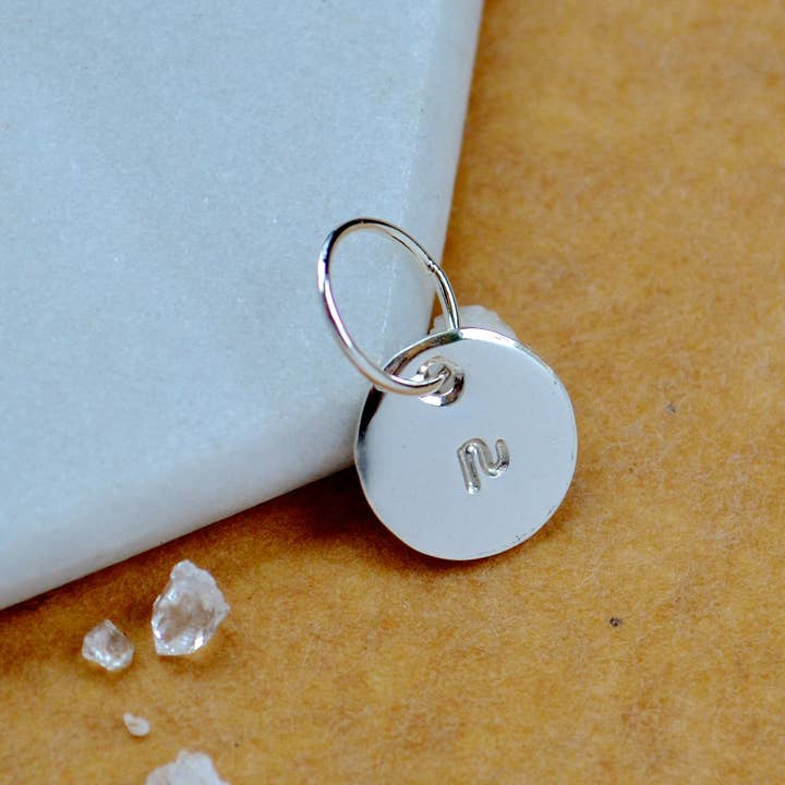 Foamy Wader - Venta al por mayor Abalorios/colgantes individuales - Set de abalorios con letra cursiva en minúscula, con letra cursiva, triple metal49