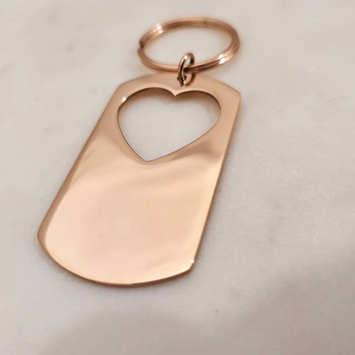 Hjerteudskåret militær mærke i rustfrit stål til gravering – blank for engroshandel hos SoulfulMemory