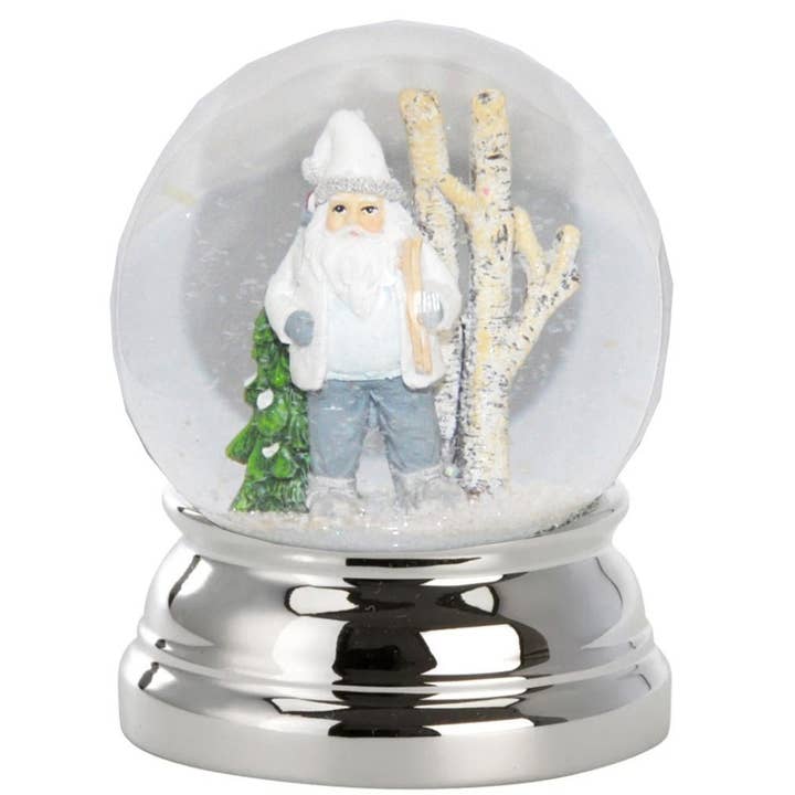 Boule à neige Père Noël blanc dans la forêt sur socle argenté rond pour la vente par Schneekugelhaus