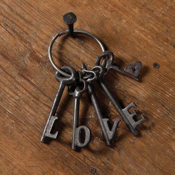 HomArt - Wholesale Decorative Tabletop Object - Love Keys - Cast Iron - Natural2