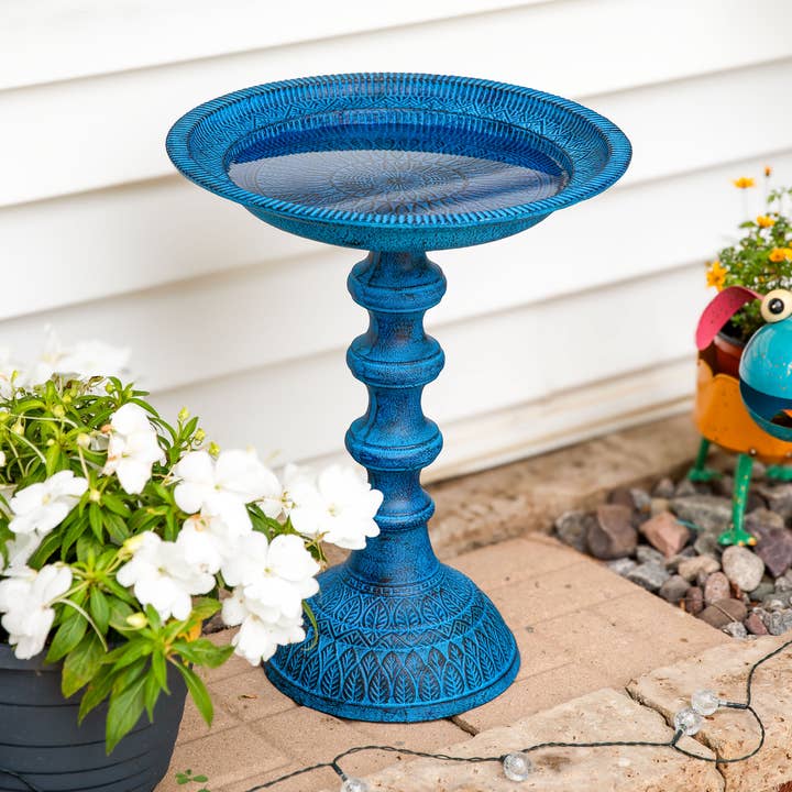 Bain d'oiseaux en métal Backyard Beauty - Patine bleue - 18" pour la vente par Sunnydaze Decor