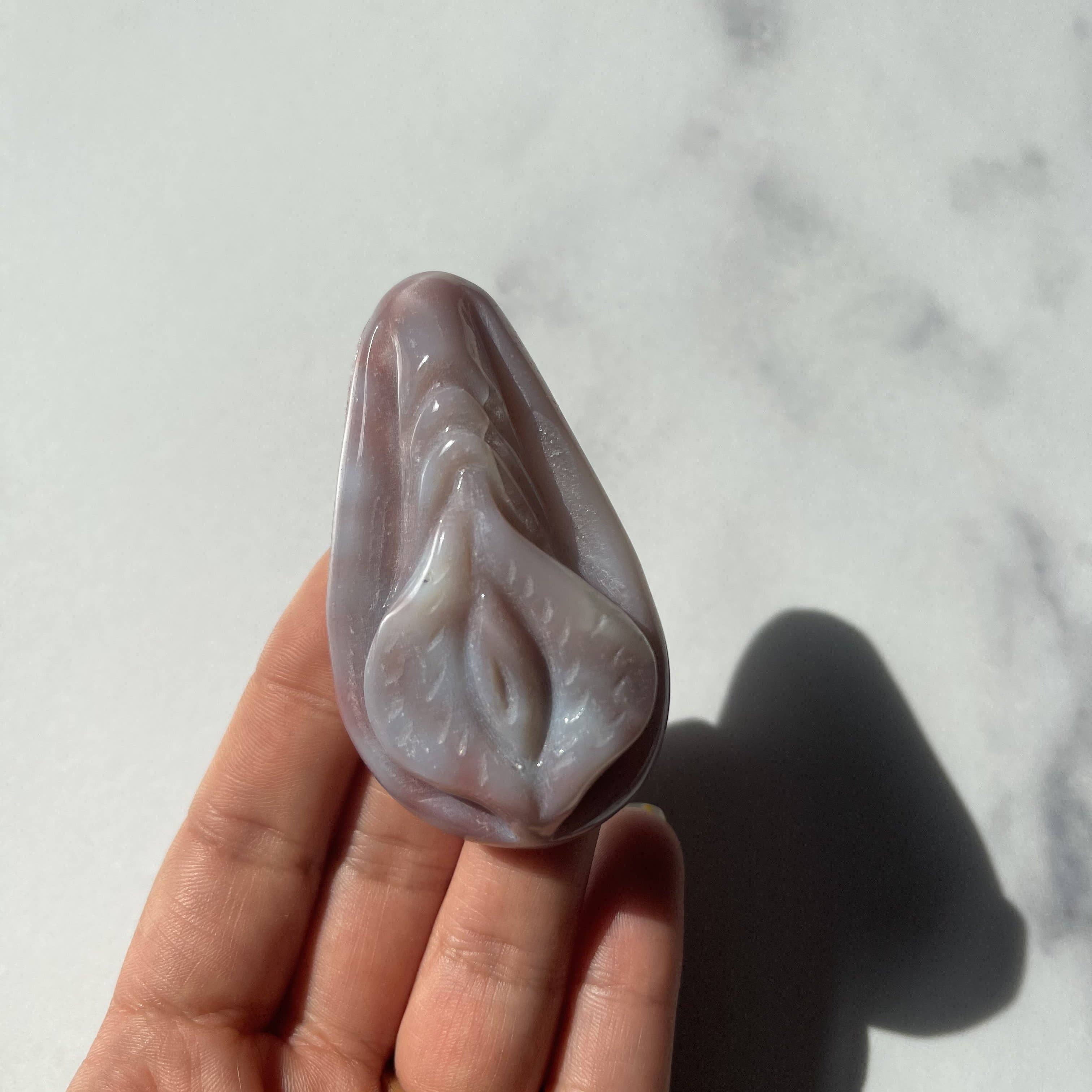 Good Juu Juu – Großhandel Spiritueller Stein/Kristall – Yoni-Schnitzerei aus Achat8