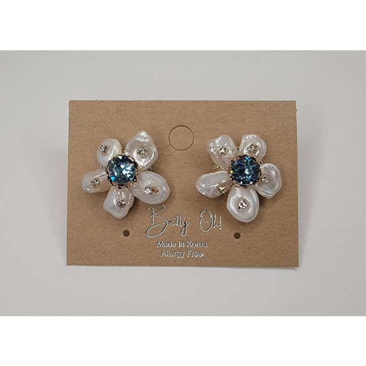 Handmade Fresh Water Pearl/Swarovski Crystal Daisy Earrings for wholesale by BETTYOH INC
