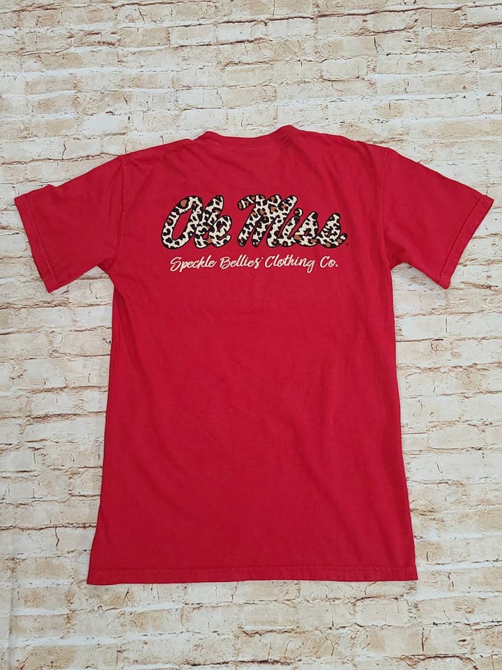 Ole Miss Leopard för wholesale av Speckle Bellies Clothing Company