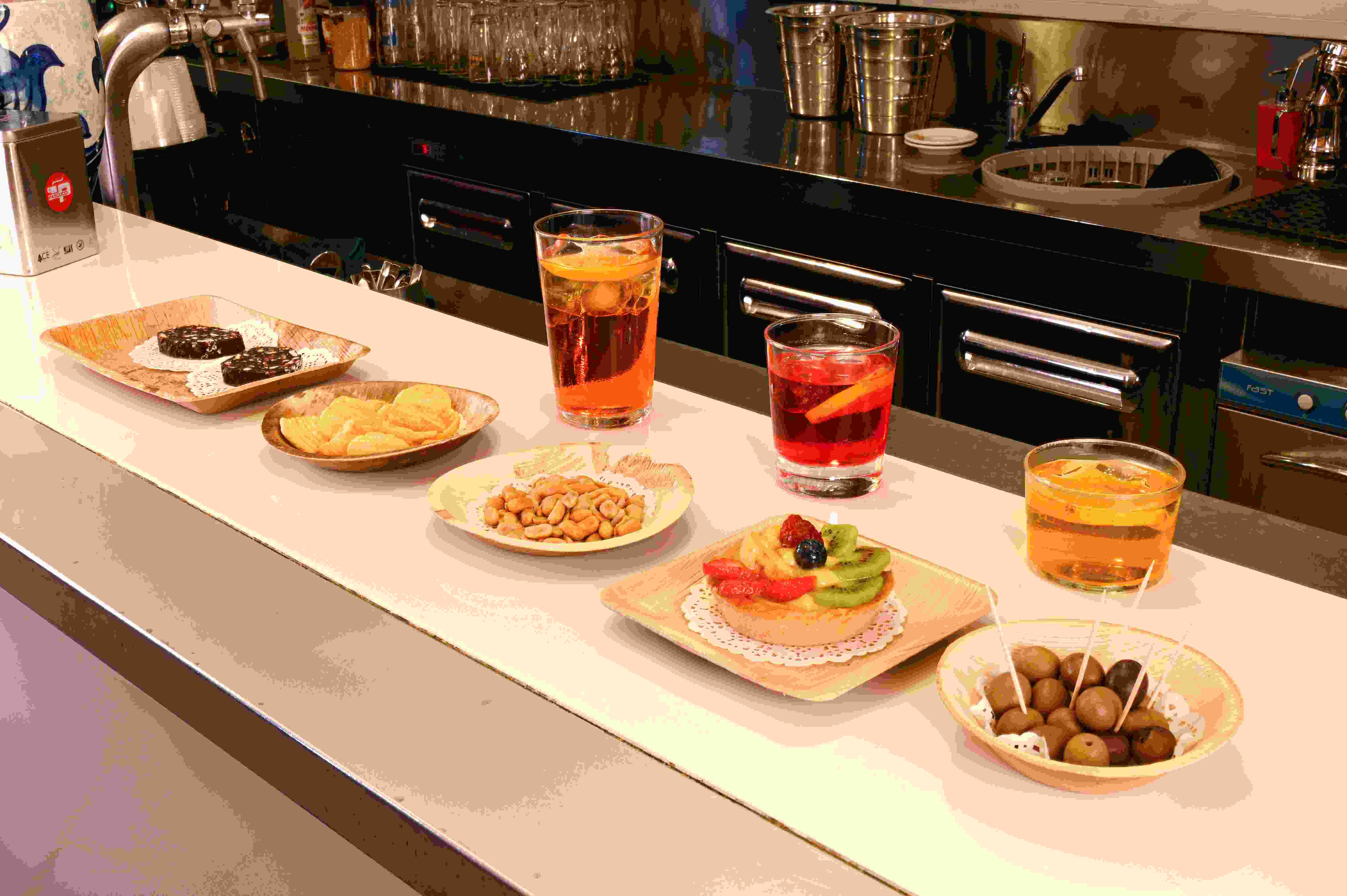 GNB S.r.l. (BioChic) - Wholesale Disposable Plate - Compostable disposable palm leaf plate 18x18cm7