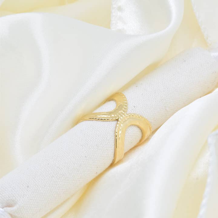 Adjustable stainless steel hammered effect ring - BG310097 for wholesale by Kapyco