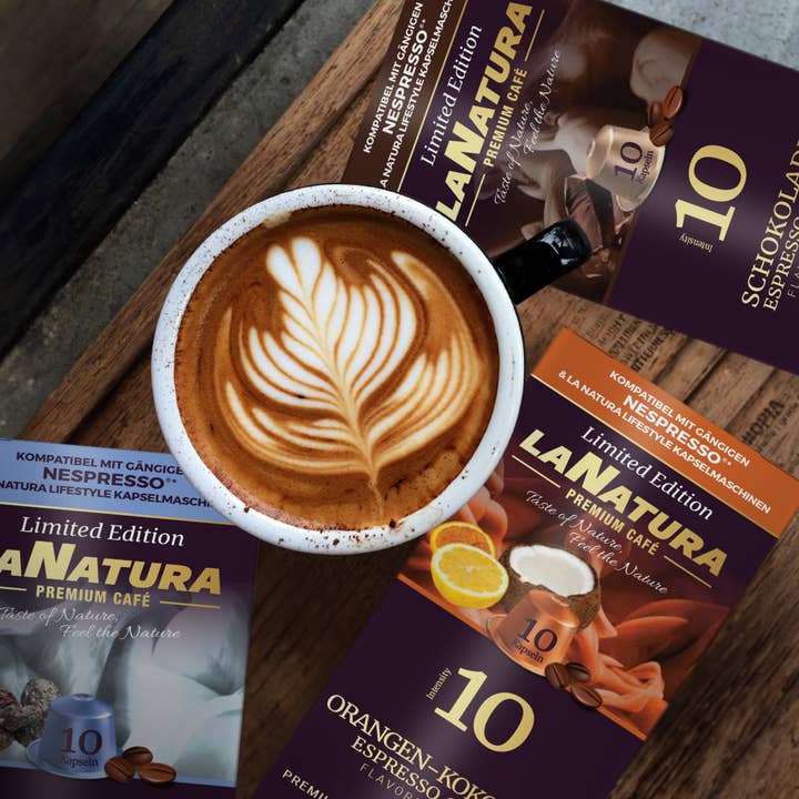La Natura Lifestyle BIO GmbH - Wholesale Coffeepods/koffiepads - La Natura Lifestyle AROMA BOX, 80 koffiecapsules compatibel met Nespresso®*³-capsulemachines, 8 unieke SMAAKRICHTINGEN, karamel, chocolade, pistache, kokosnoot, rum, truffel, pompoen, pinda