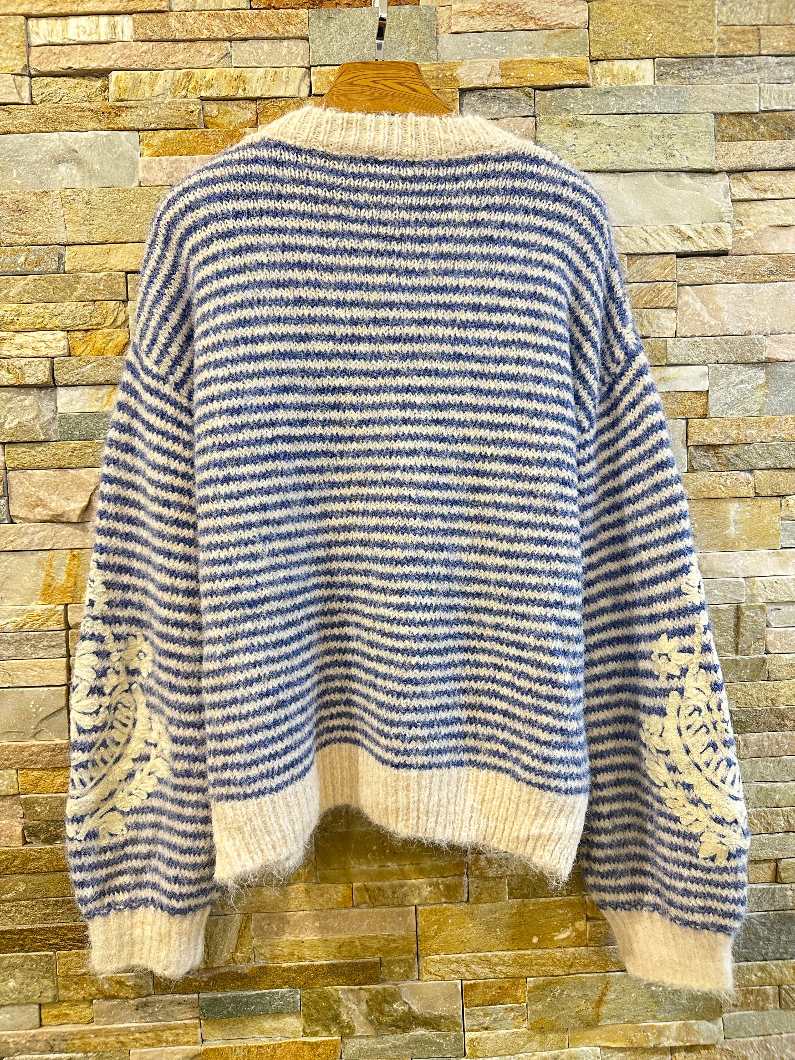 🧵 Blue and ecru striped sweater with floral embroidery AP137 for wholesale on Faire4