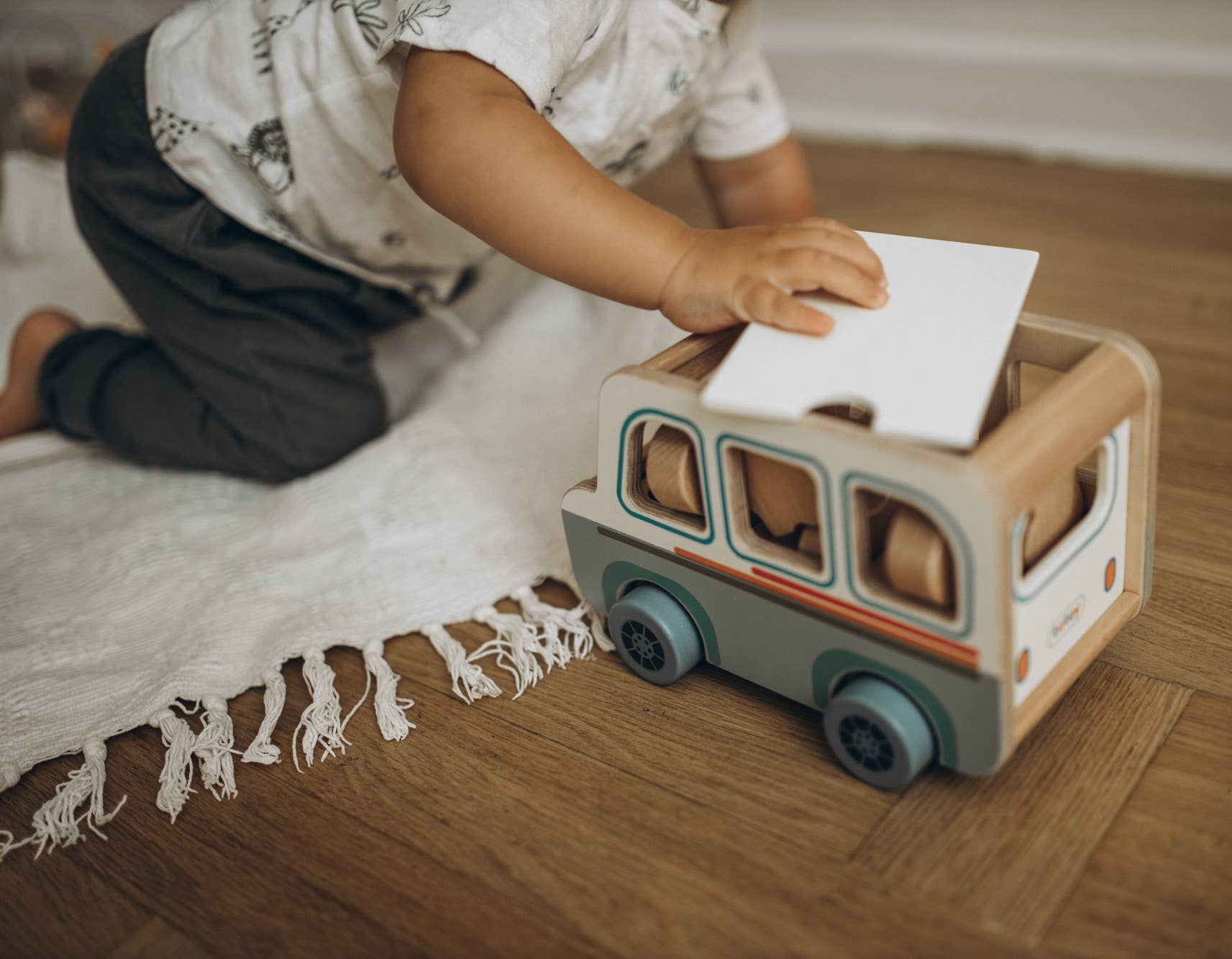 ODEAS - Wholesale Wood Toy - Kids - Wooden Bus With 6 Passengers4