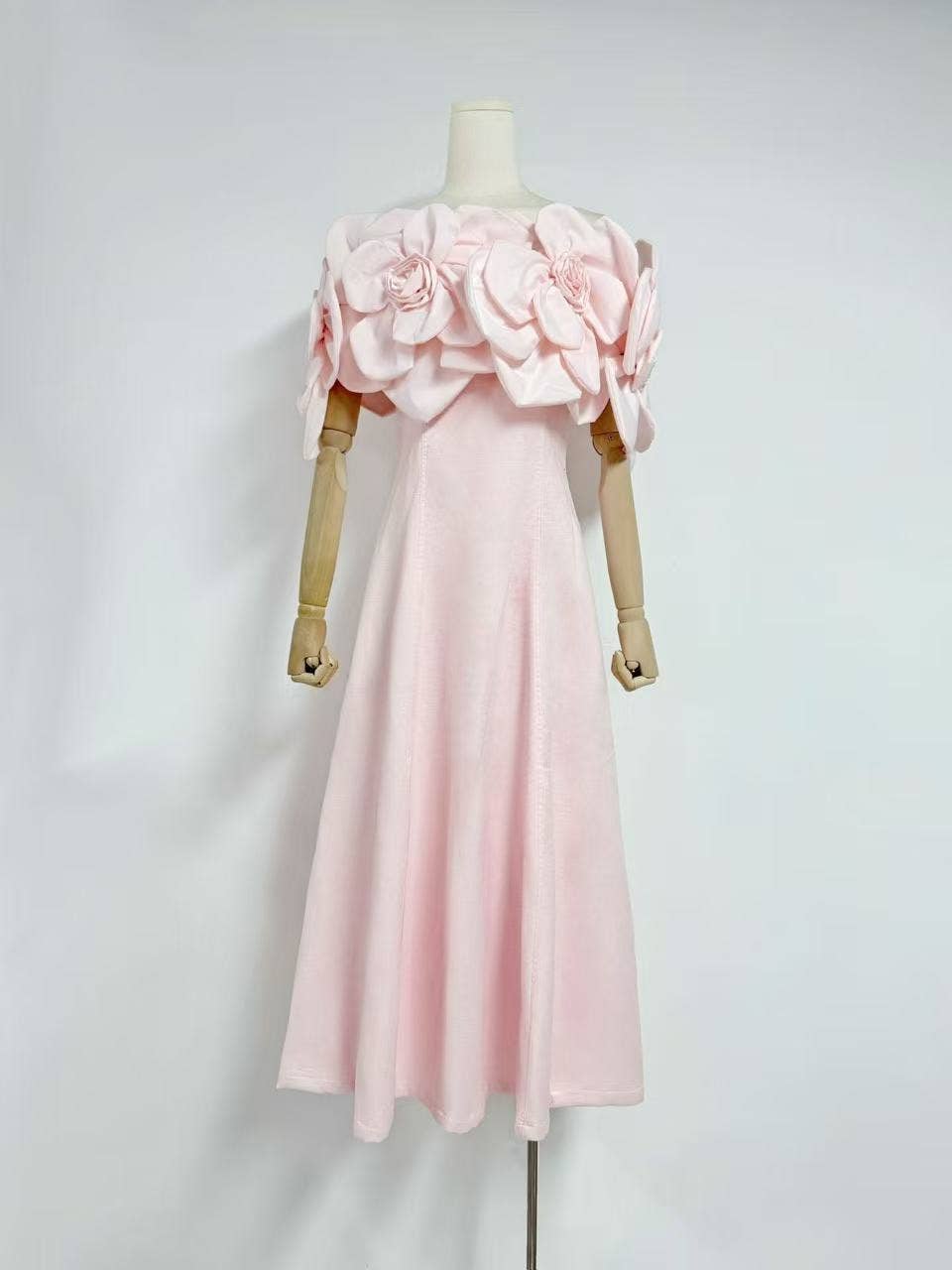 Productseeker - Wholesale Skirt - Women's - DR493 Elegant A-Line Skirt with 3D Floral Slim Fit Design24