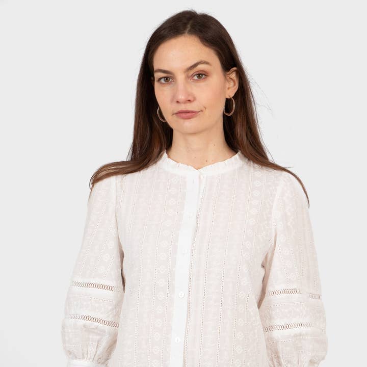 Cora Katoenen 3/4 Mouw Shirt - Wit, Bloemenborduursel voor wholesale door Sarta