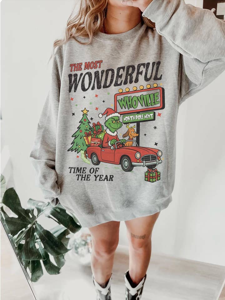 TheKingShirt - Wholesale Graphic Sweatshirt - Women's - Vintage Grinch Christmas Sweater - Universal Vacation0