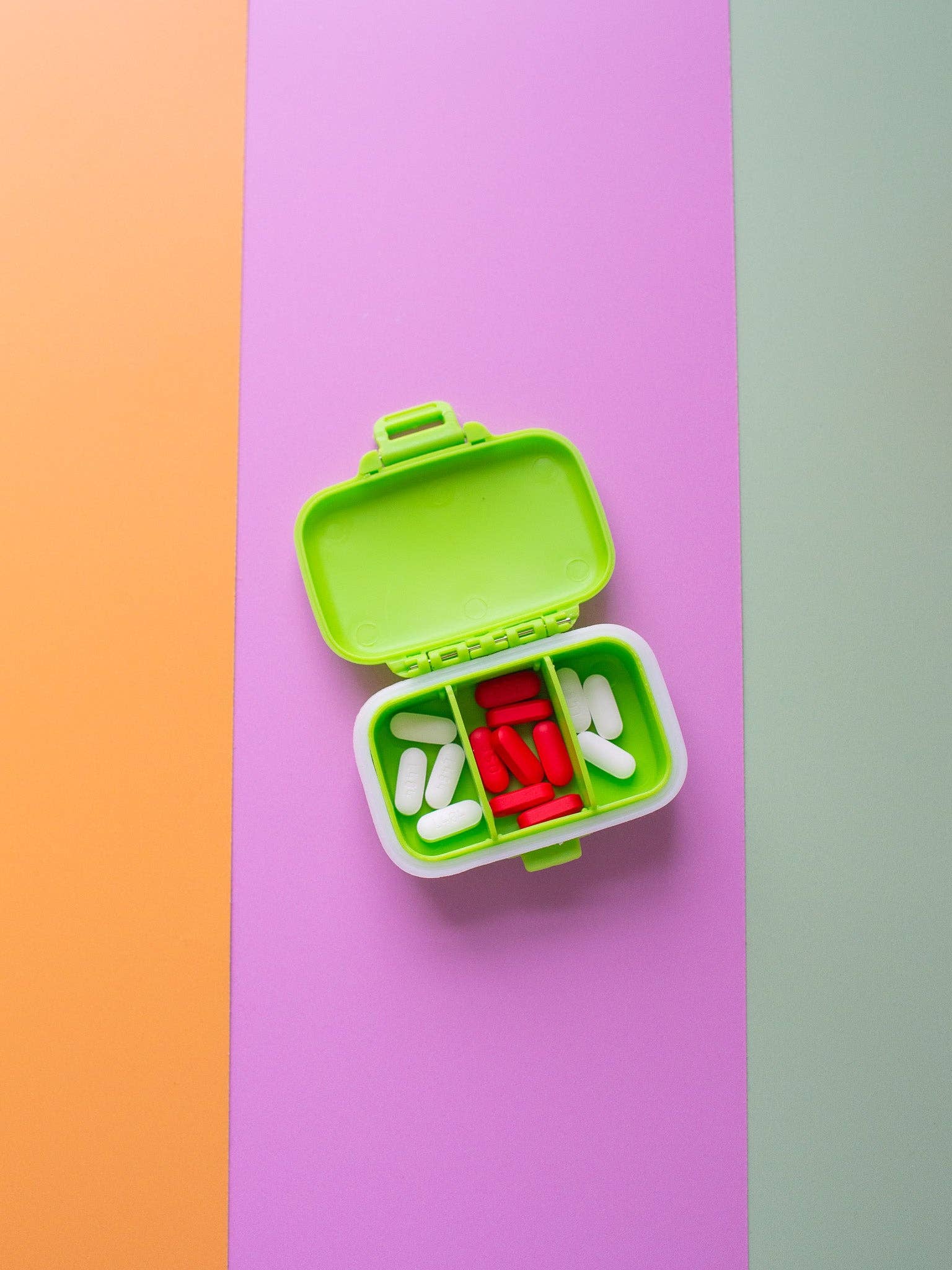 A Shop of Things - Venta al por mayor Pastillero - Pastillero Pickle Girl3