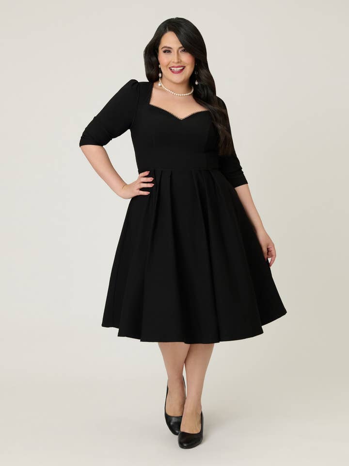 Unik Vintage Plus Size Svart Swingklänning med Hjärtformad Ringning för wholesale av Unique Vintage