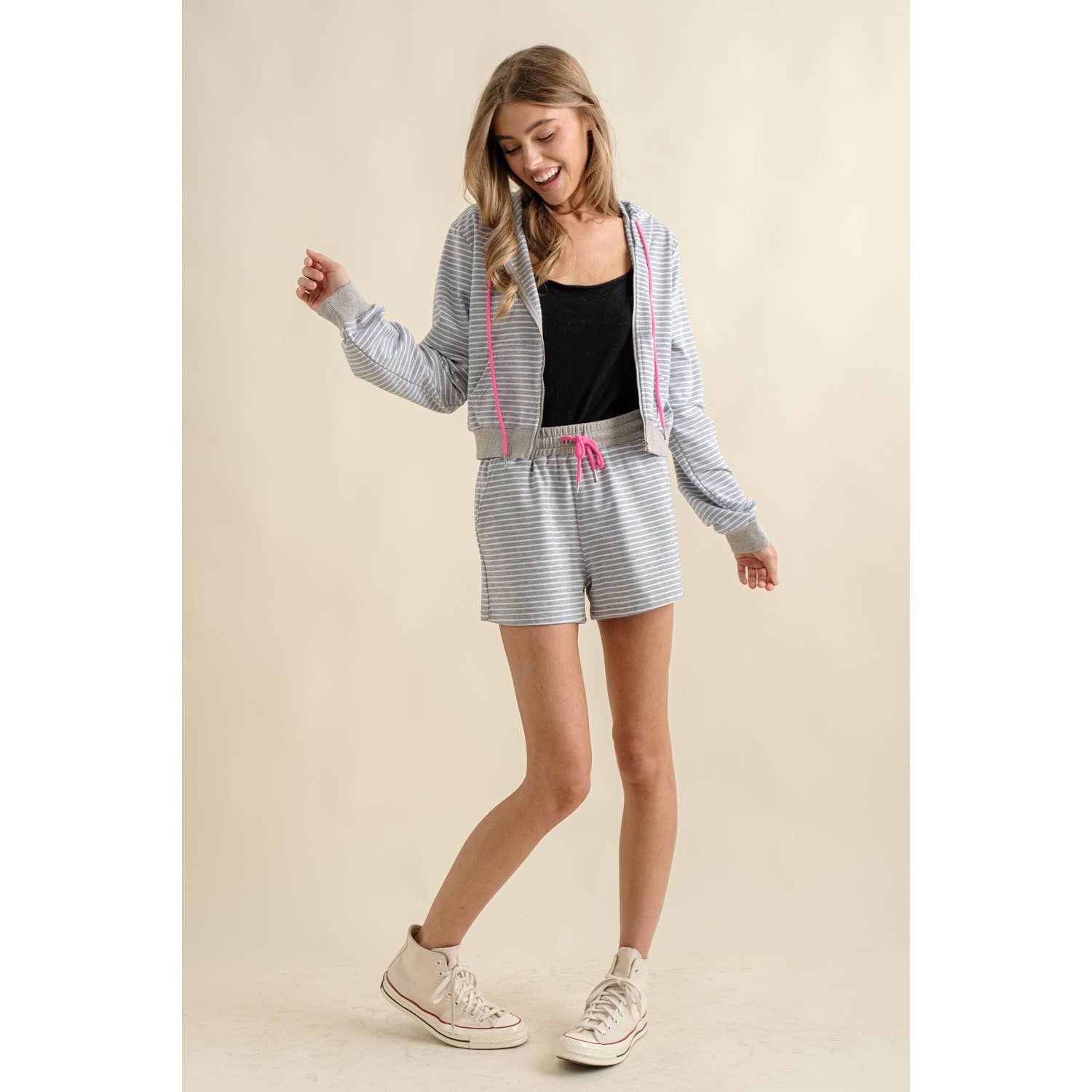 Sweet Generis – wholesale Lounge set – Women's – CONTRAST DRAWSTRING ZIP UP HOODIE AND SHORTS SET32