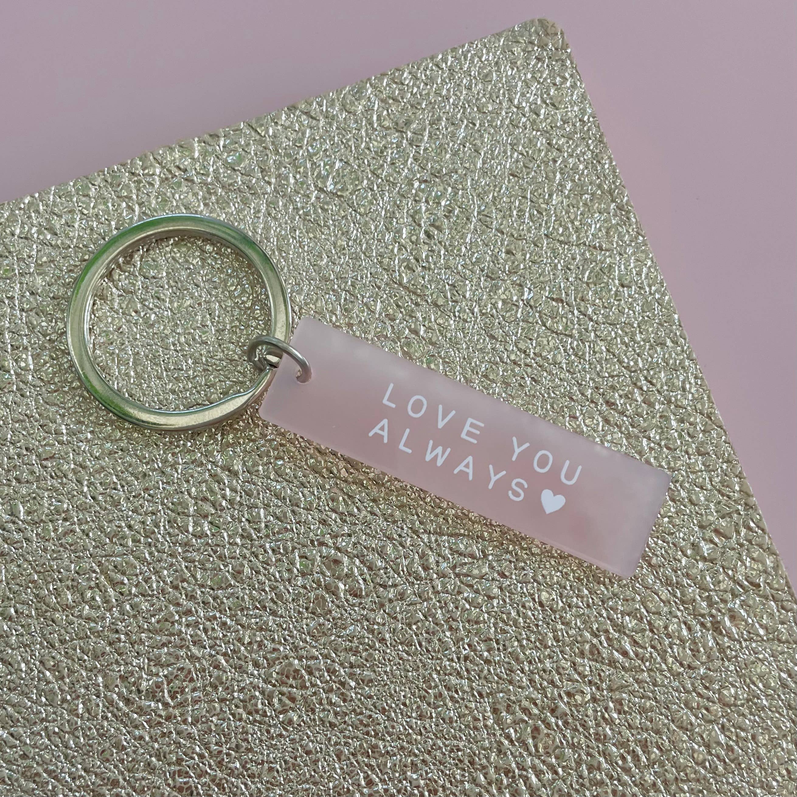 Dolly’s Doodles – Engroshandel Nøglering - Dame – Nøglering med teksten 'Love You Always'0