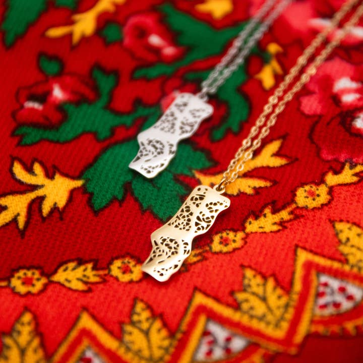 Casa Sofia - Wholesale Pendant/Charm Necklace - "Portugal Map" necklace in stainless steel2