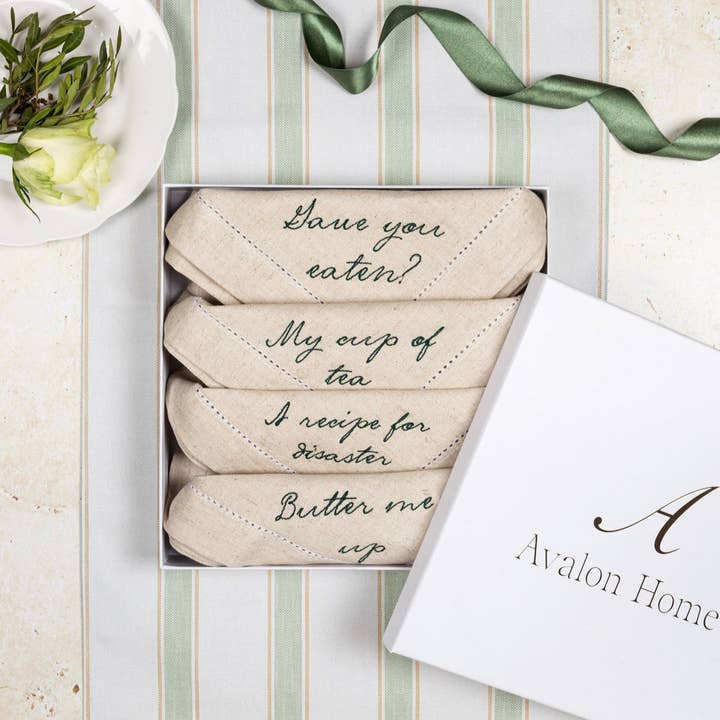 La Collection Hôtesse - Ensemble Cadeau de Serviettes Brodées (Lot de 5) pour la vente par Pintail Candles | Avalon Home
