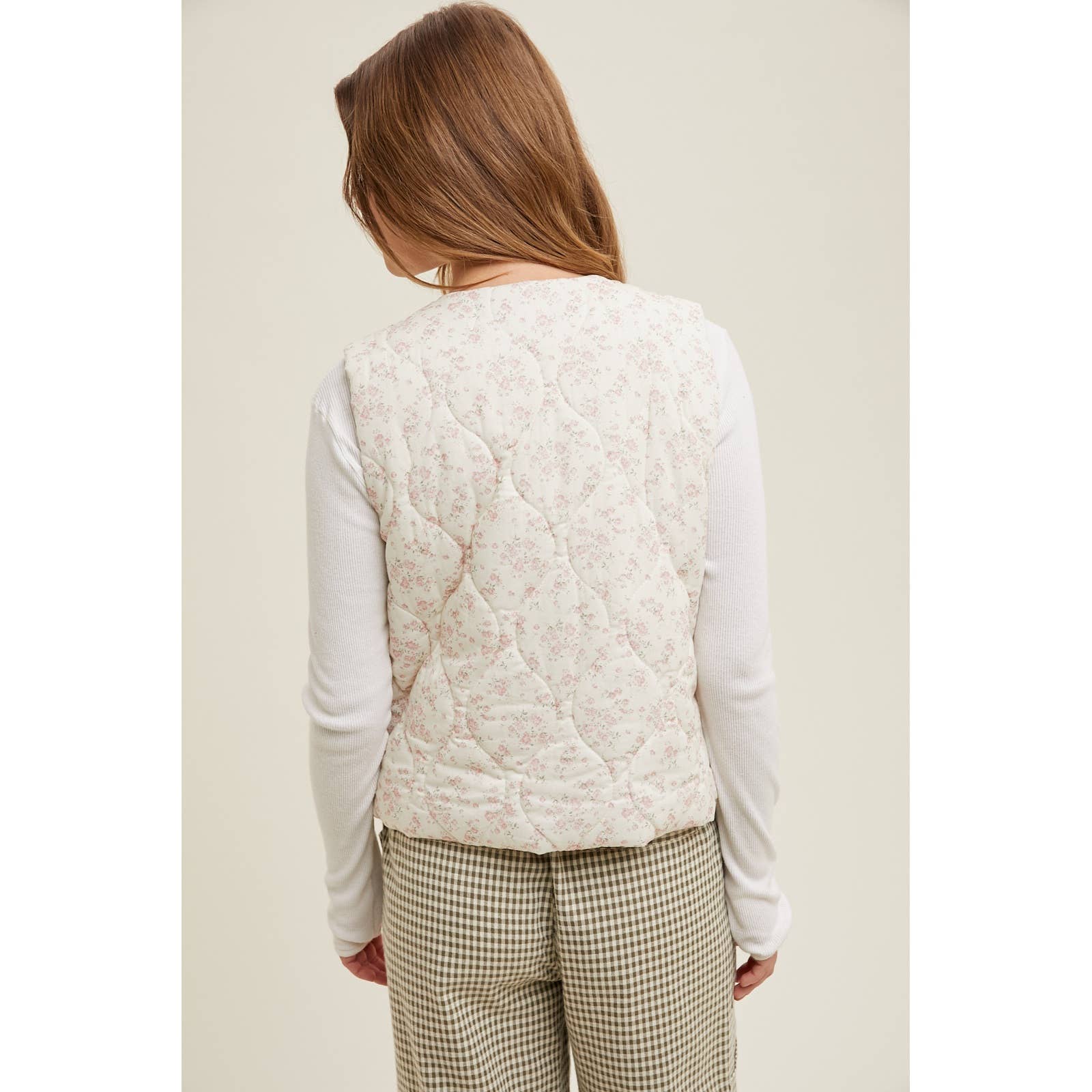 CREME/ROSE Floral quiltet vest med knapper / WL25-10764 for engroshandel på Faire3