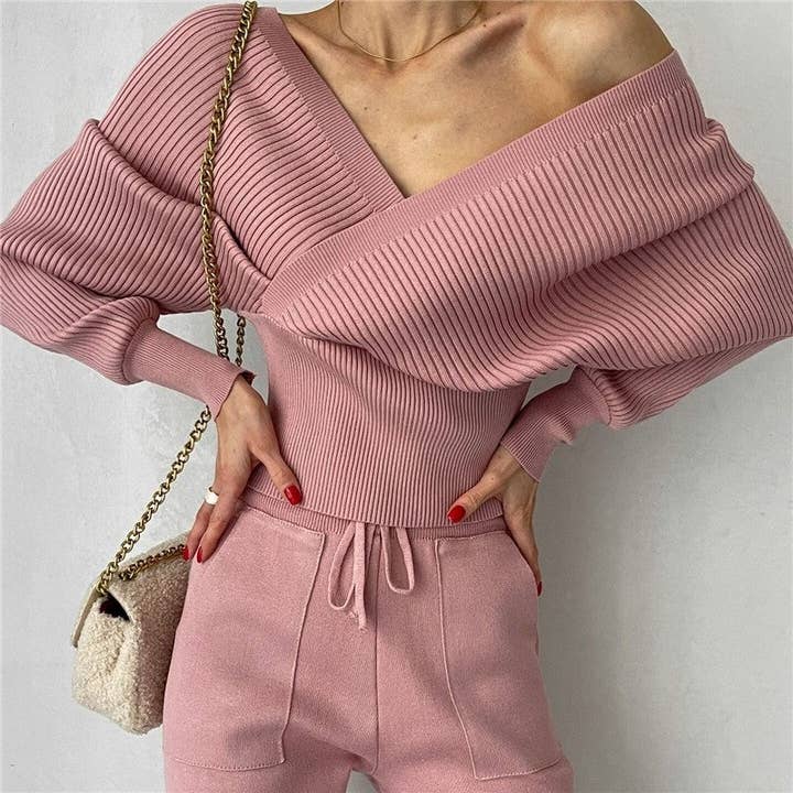 Conjunto de suéter y pantalones con cuello en V y mangas de murciélago con hombros descubiertos para venta al por mayor de FurDecoration
